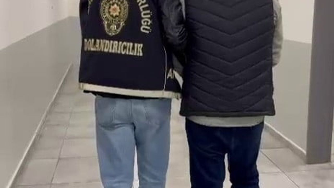 Antalya'da Dolandırıcı Polis Kılığına Girip Yakalandı