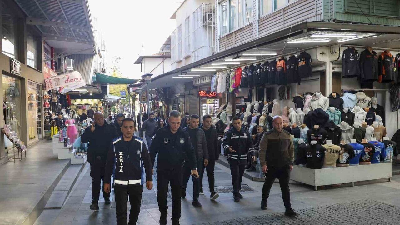 Antalya'da Kaldırım İşgallerine Sıkı Denetim Uygulaması