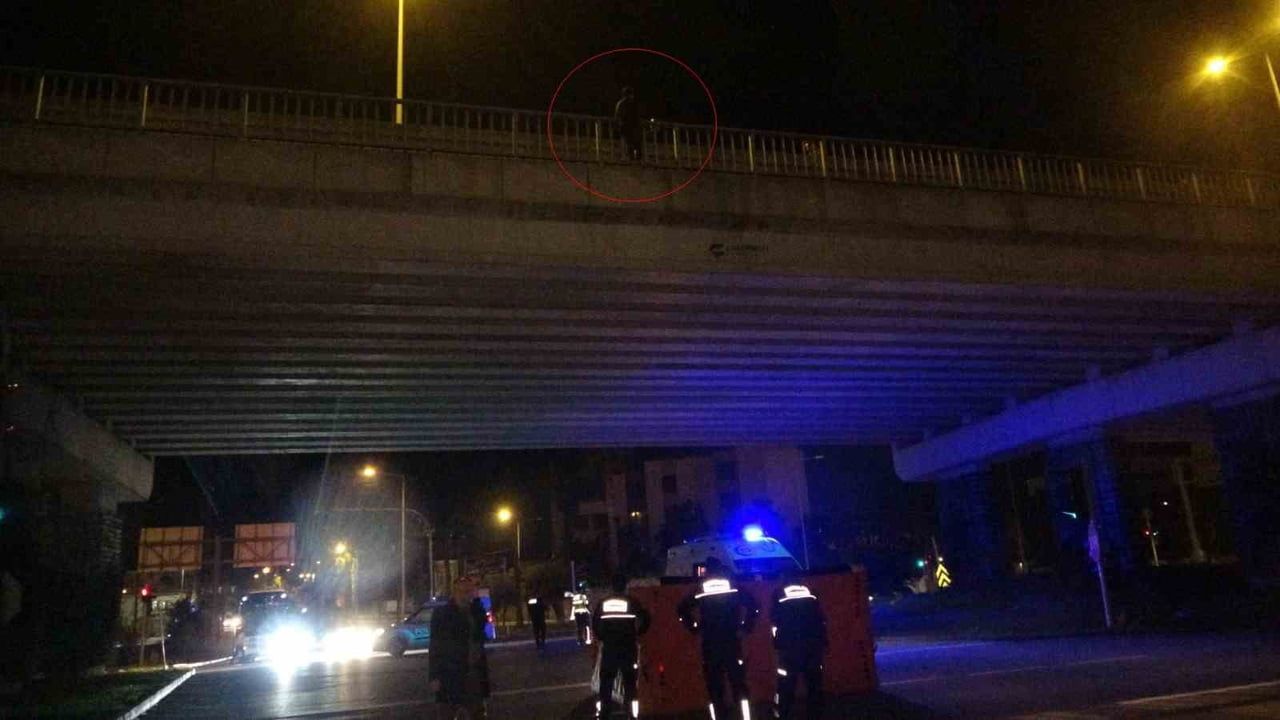 Antalya'da Köprüdeki Kadını Kurtarma Operasyonu