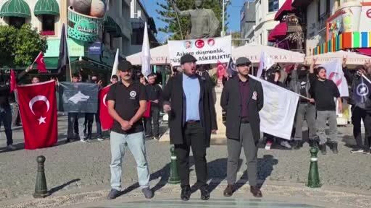 Antalya'da Muhalif Gruplar Arasında Tartışma