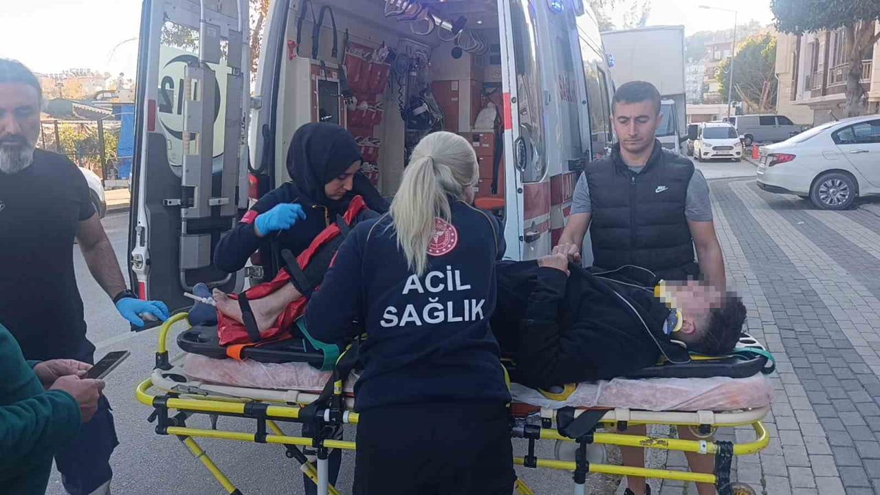 Antalya'da U Dönüşü İle Motosiklet Çarpışması: 1 Yaralı