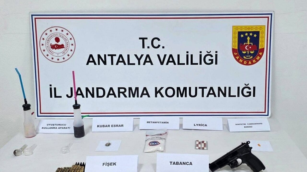 Antalya'da Uyuşturucu Operasyonu: 4 Gözaltı