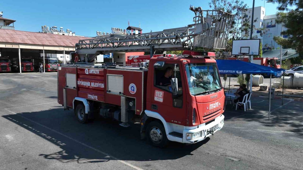 Antalya'da Yılbaşı İçin Hazırlıklar Tamamlandı