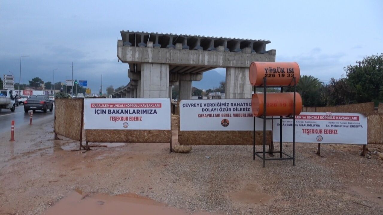 Antalya'daki Köprülü Kavşak İnşaatı Pideci Nedeniyle Durdu