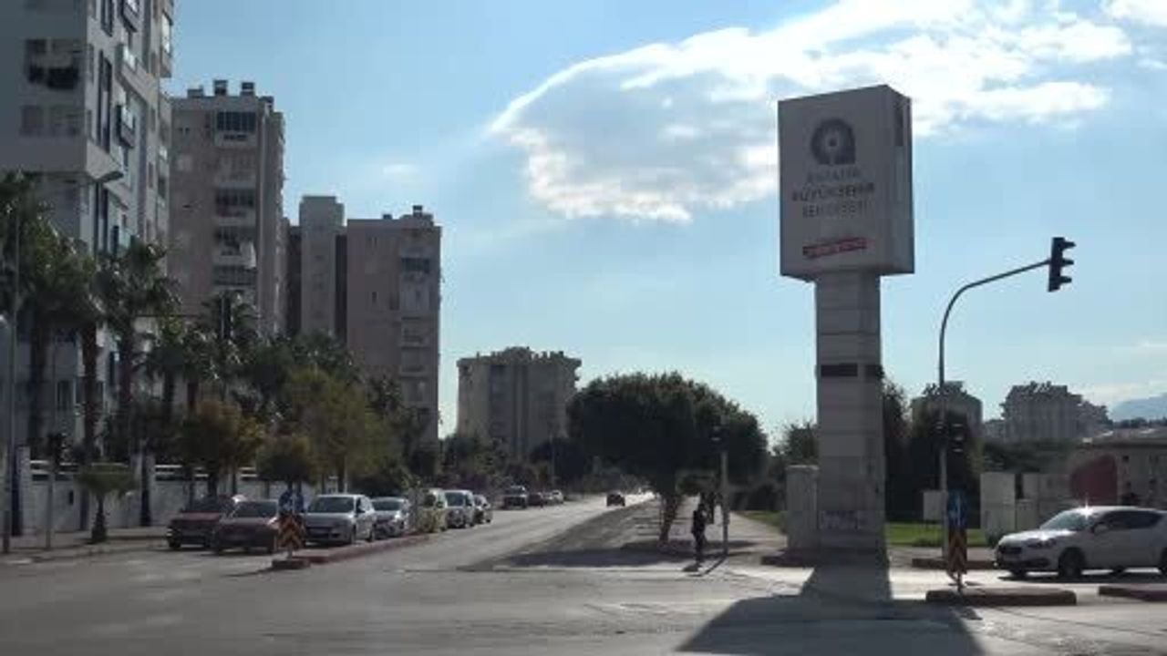 Antalya'nın İki Yüzü: Kış Gecesi ve Yaz Gündüzü