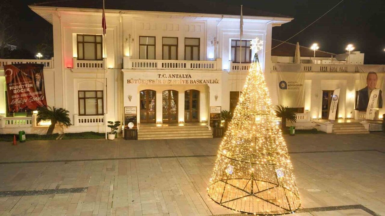 Antalya Yeni Yıla Işıl Işıl Giriyor