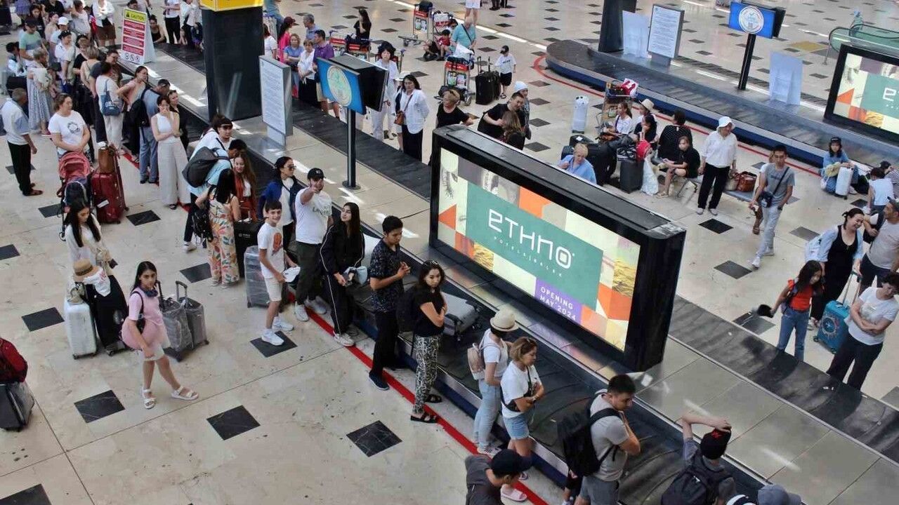 Antalya, Yılbaşına Hazırlanıyor: Rus ve Avrupalı Turistlerin Akını