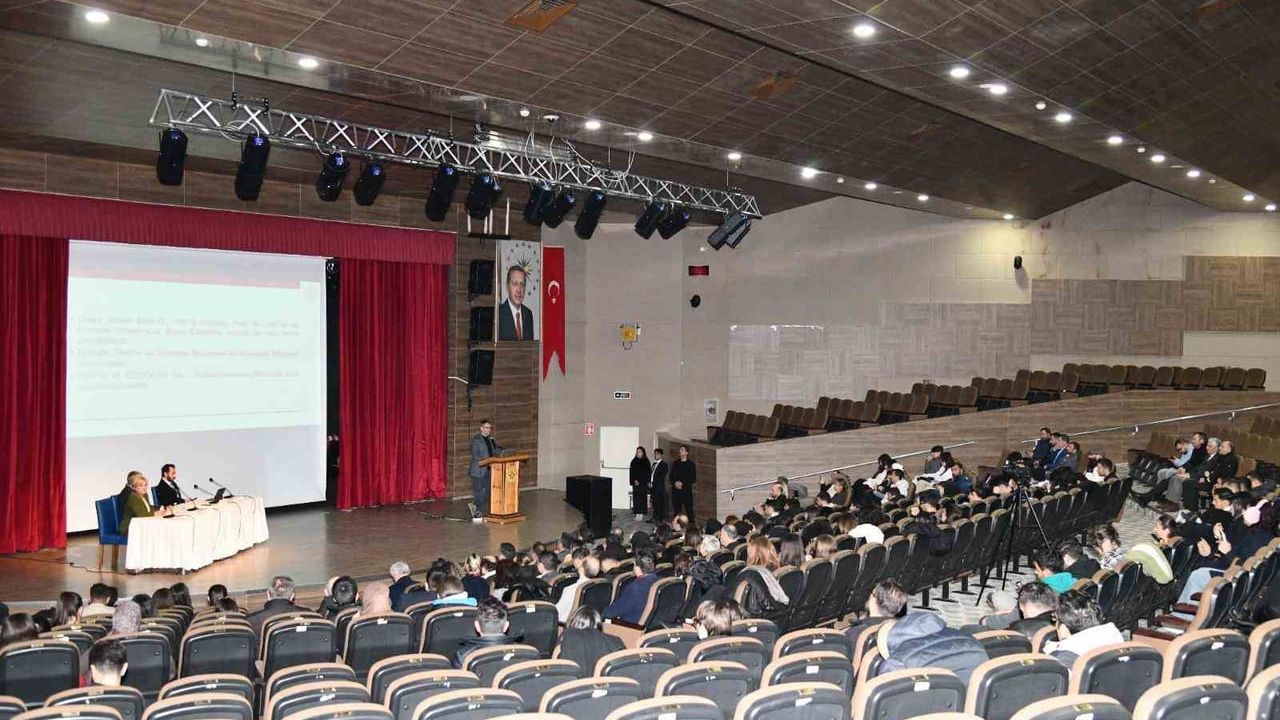 Ardahan'da Arkeolojik Kazılar Paneli Gerçekleşti