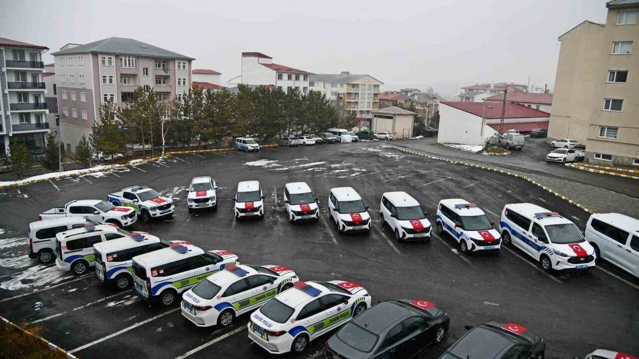 Ardahan'da Emniyete Yeni Araçlar Hizmete Girdi