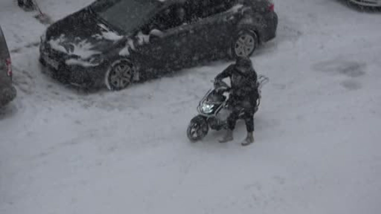 Ardahan'da Kar Yağışı Hayatı Olumsuz Etkiledi