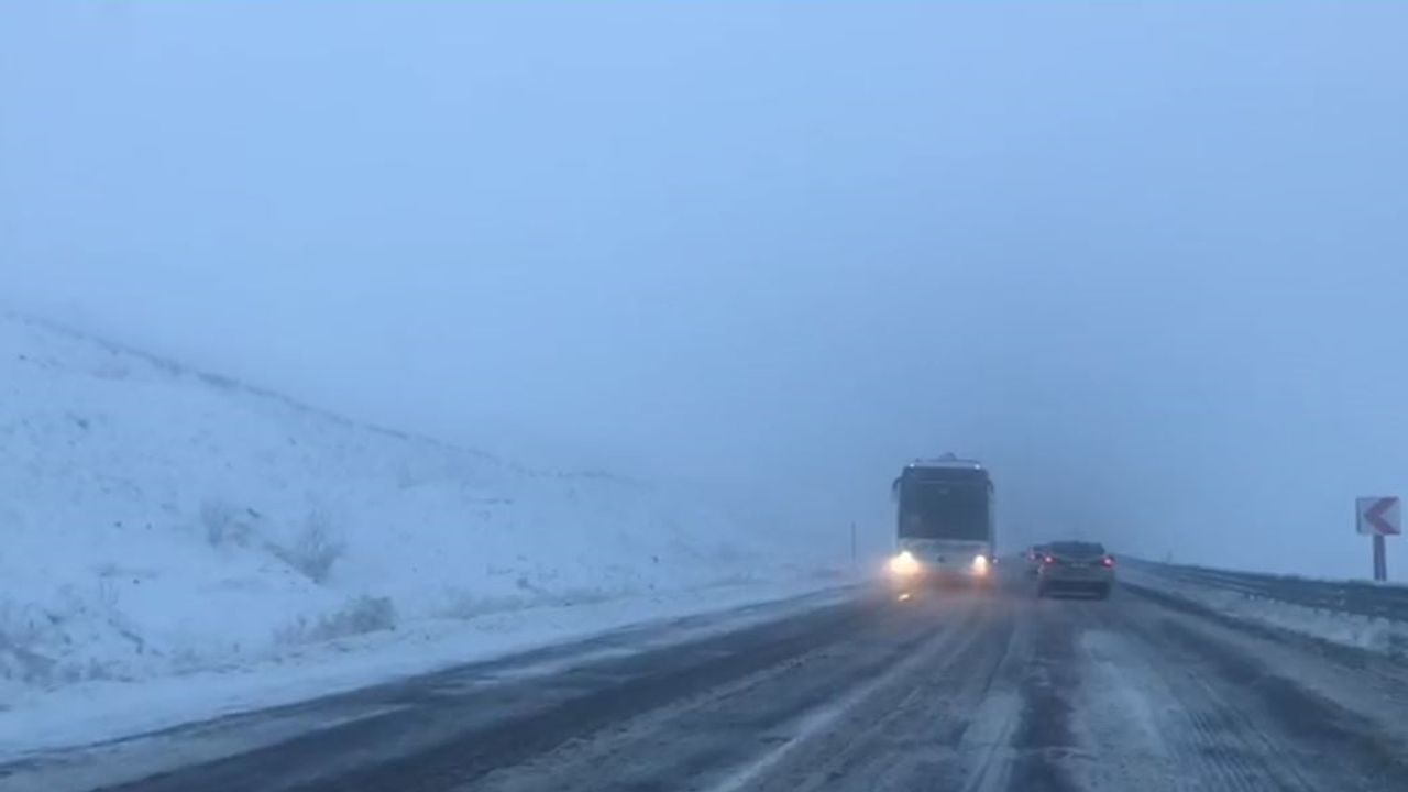 Ardahan'da Kar Yağışı Ulaşımı Olumsuz Etkiledi