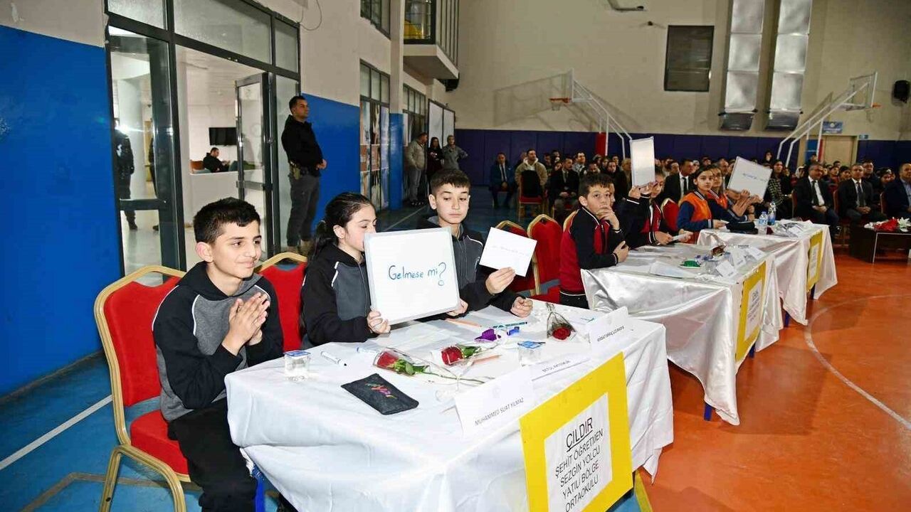 Ardahan'da Ortaokullar Arası Bilgi Yarışması Düzenlendi