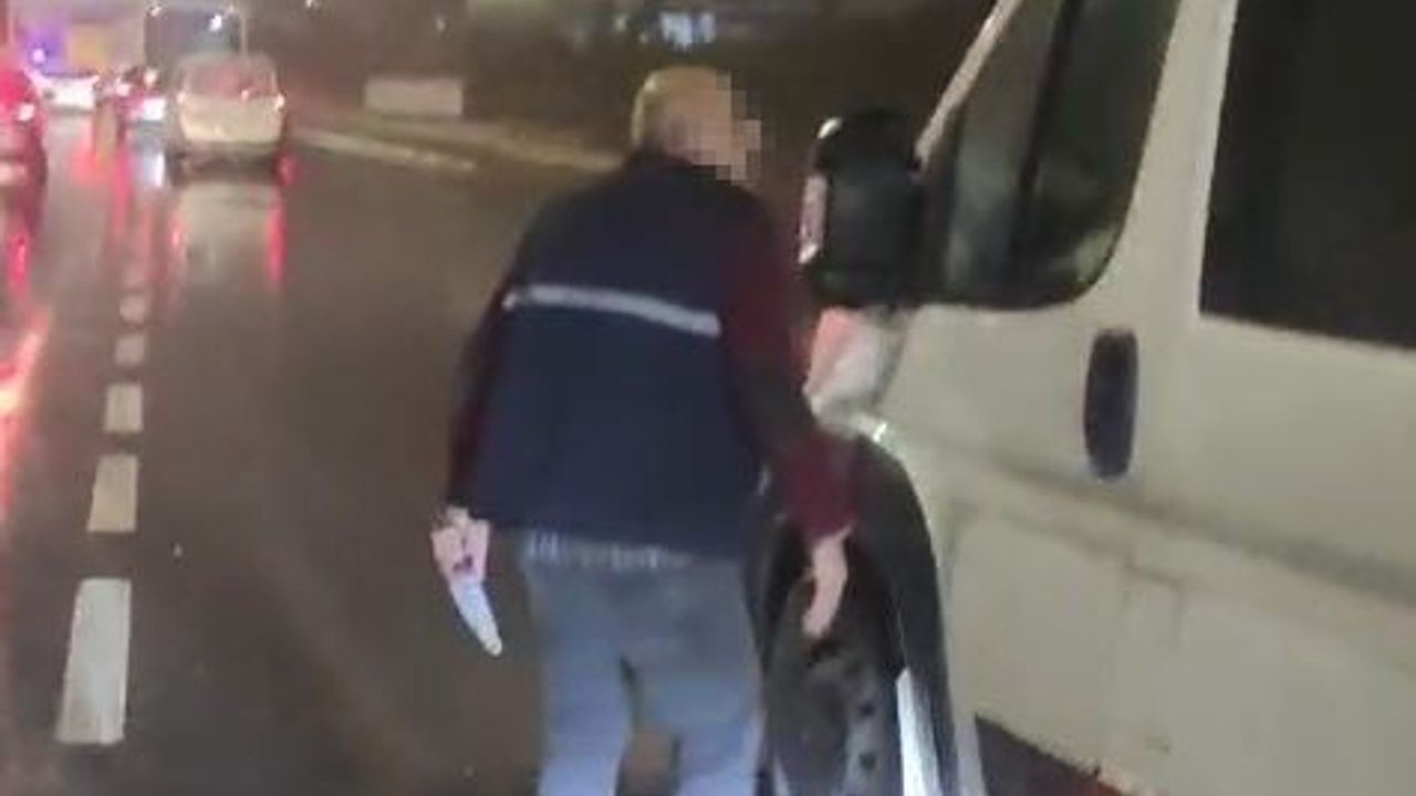 Arnavutköy'de Bıçaklı Trafik Gerilimi