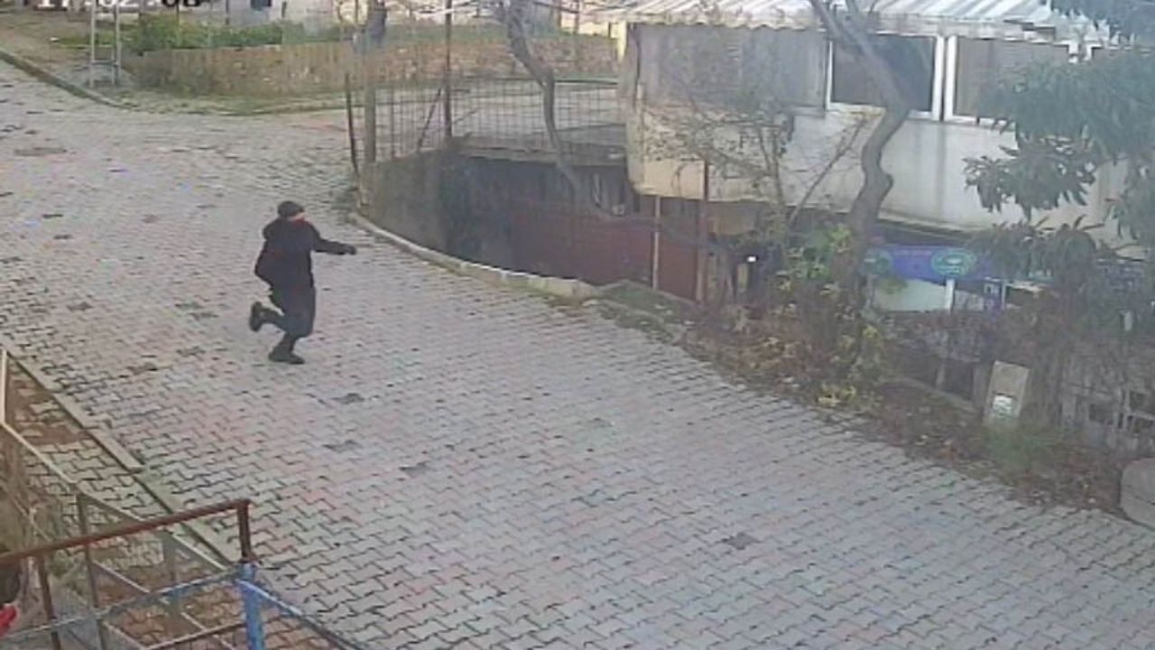 Arnavutköy'de Silahlı Gasp: Tehditler ve Kaçış Anları