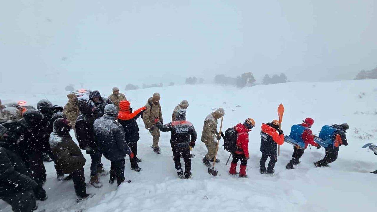 Artvin'de Çığ Faciası: Bir Çobanın Cansız Bedeni Bulundu