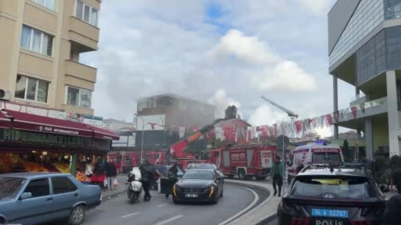 Ataşehir'de İş Yerinde Yangın: İki Kişi Kurtarıldı
