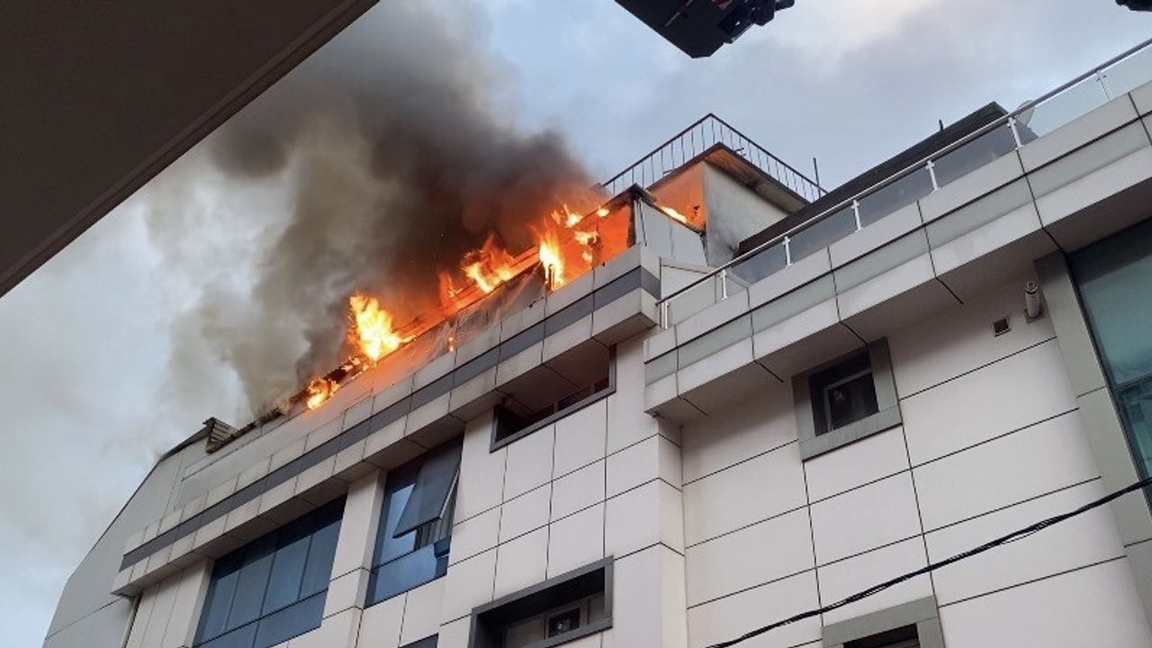 Ataşehir'de Otel Yangını Panik Yarattı