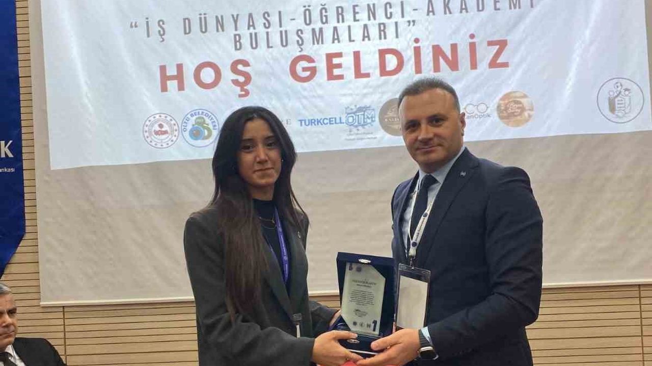 Atatürk Üniversitesi'nde Ticari Bankacılık Paneli Düzenlendi