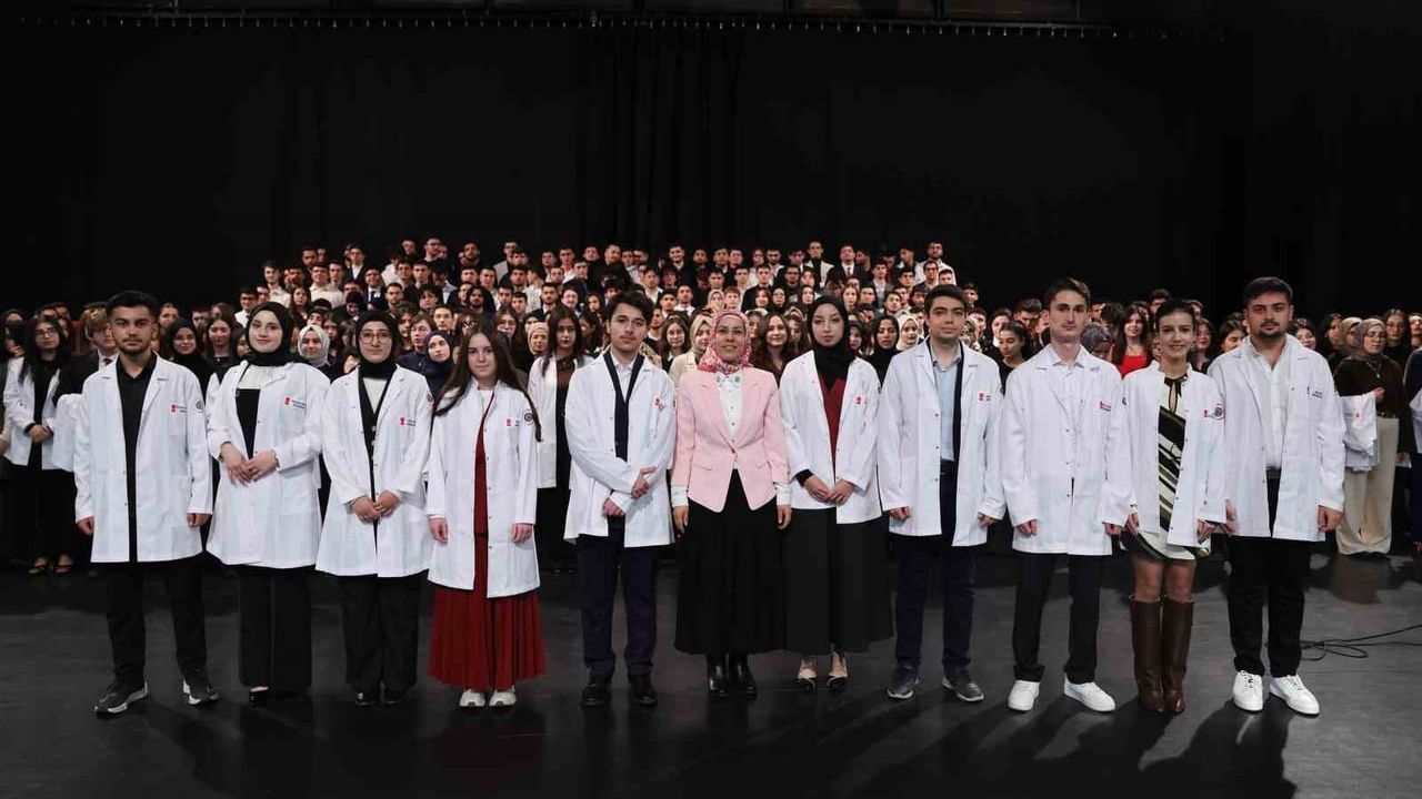 Atatürk Üniversitesi Tıp Fakültesi'nde Beyaz Önlük Heyecanı