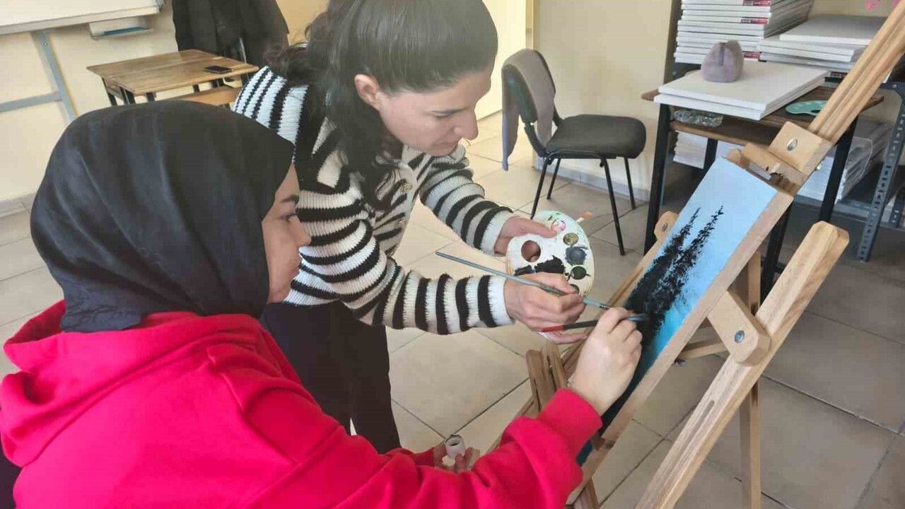 Atık Ahşaplardan Sanat Eserleri