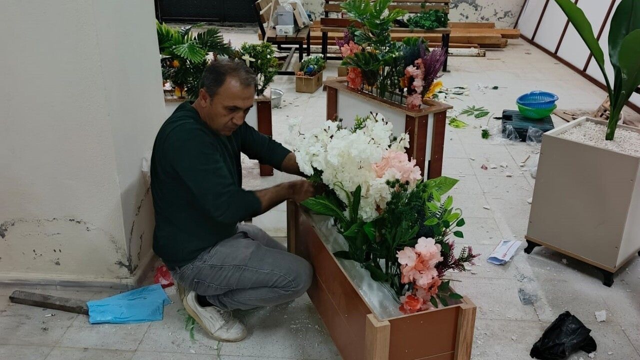 Atık Malzemelerle Okul Güzelleştiriliyor