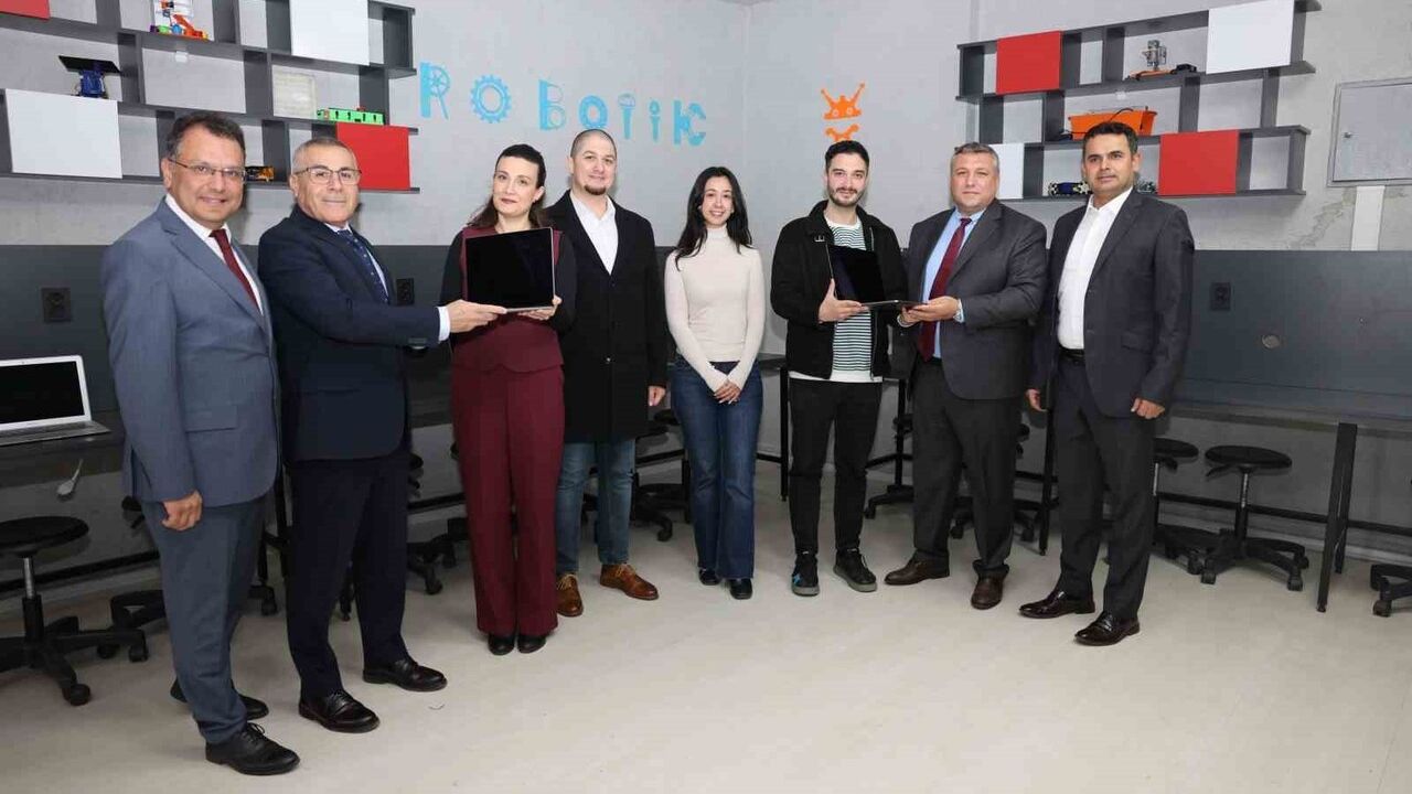 Atıl Bilgisayarlar Okullara Bağışlanıyor