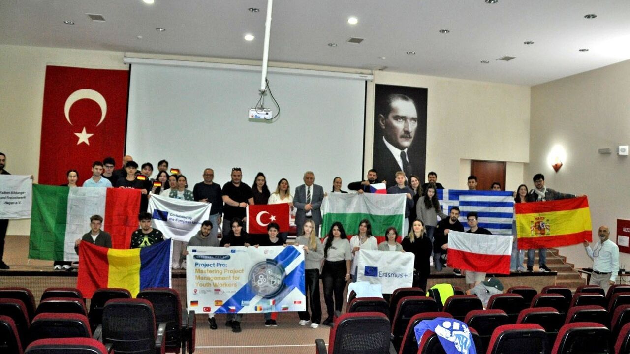 Avrupa'dan Gençler Çeşme'de Proje Yönetimi İçin Buluştu