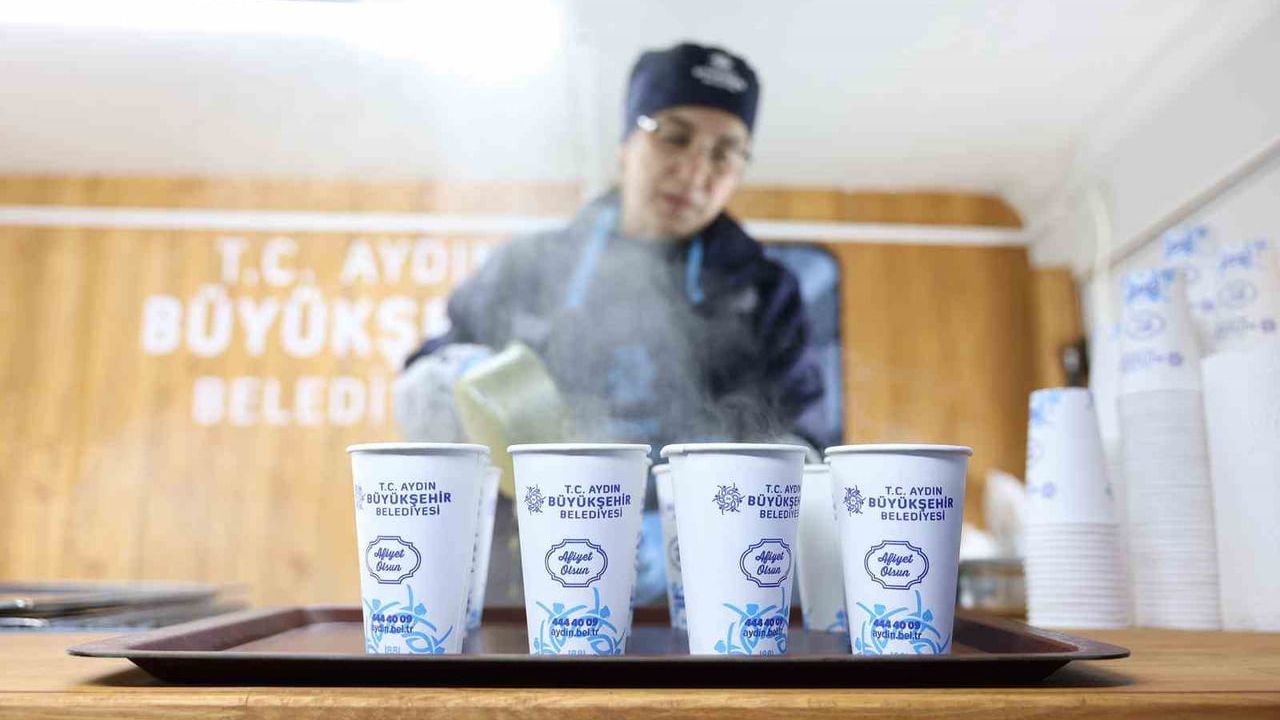 Aydın Büyükşehir Belediyesi Kış Mevsiminde Sıcak Çorba Dağıtımına Başladı