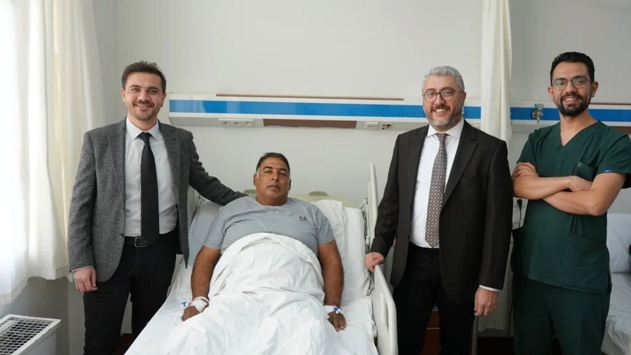 Aydın'da Ağız İçinden Doku ile Yeni İdrar Yolu Oluşturuldu