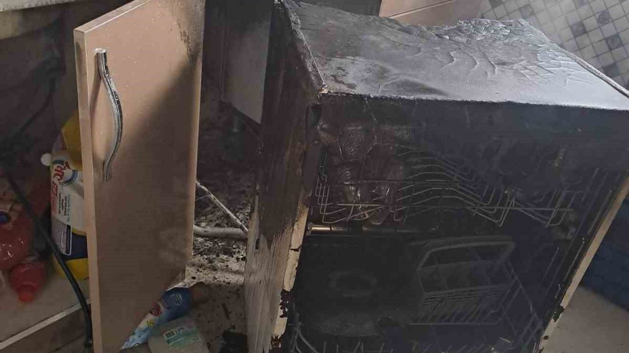 Aydın'da Bulaşık Makinesinden Yangın Çıktı