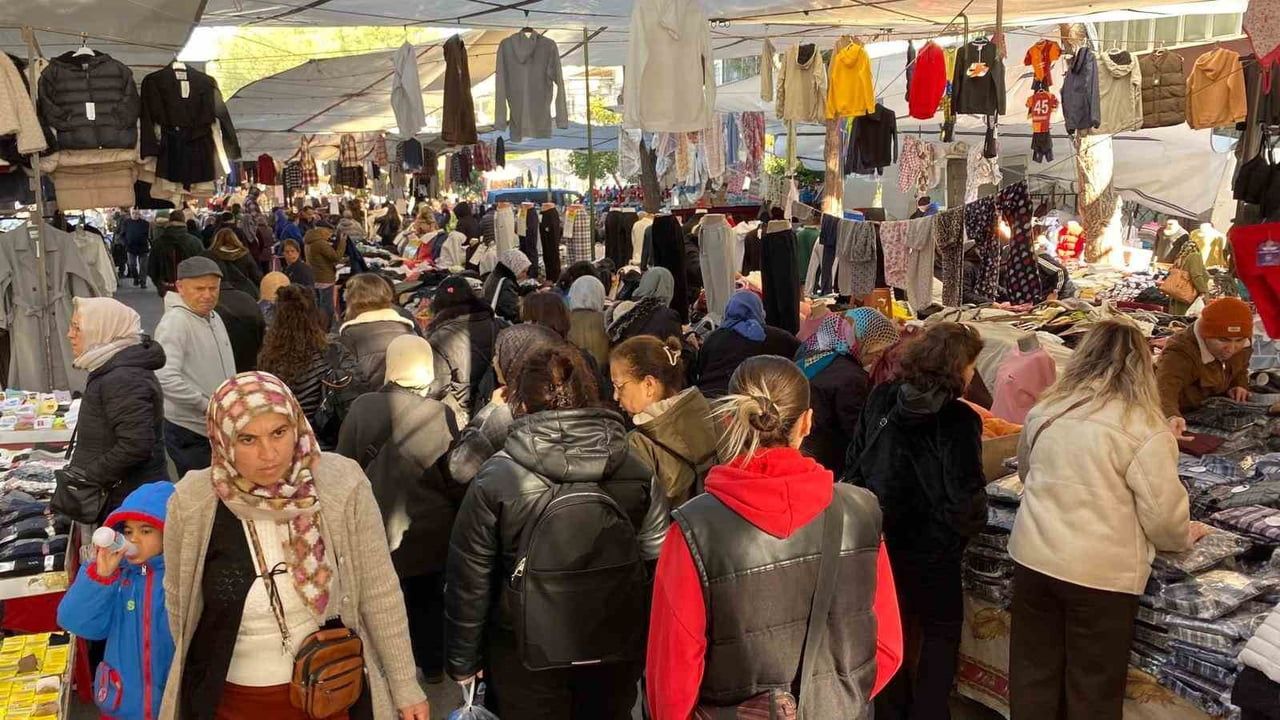 Aydın'da Yıl Sonu Salı Pazarı Hareketliliği