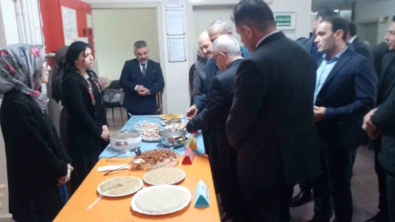 Aydıntepe'de Öğrenciler Geleneksel Bayburt Lezzetlerini Tanıttı