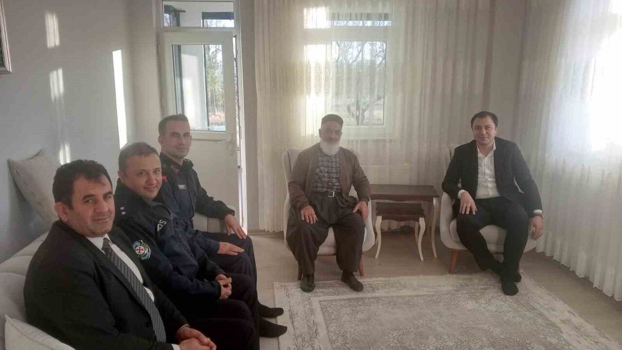 Aydıntepe Kaymakamı, Kıbrıs Gazisi Fahri Şentürk'ü Ziyaret Etti