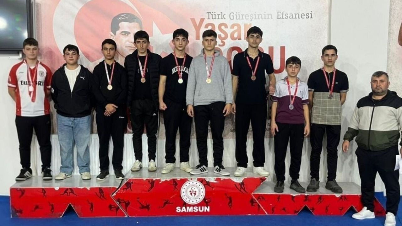 Ayvacık'ta Güreş Kursu Başarılarla Devam Ediyor