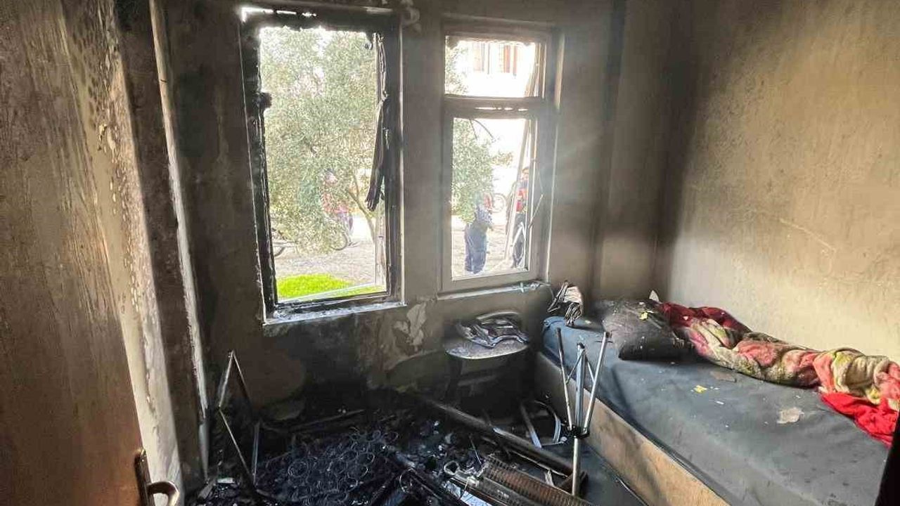 Ayvalık'ta Yangın Felaketi: Bir Ev Küle Döndü