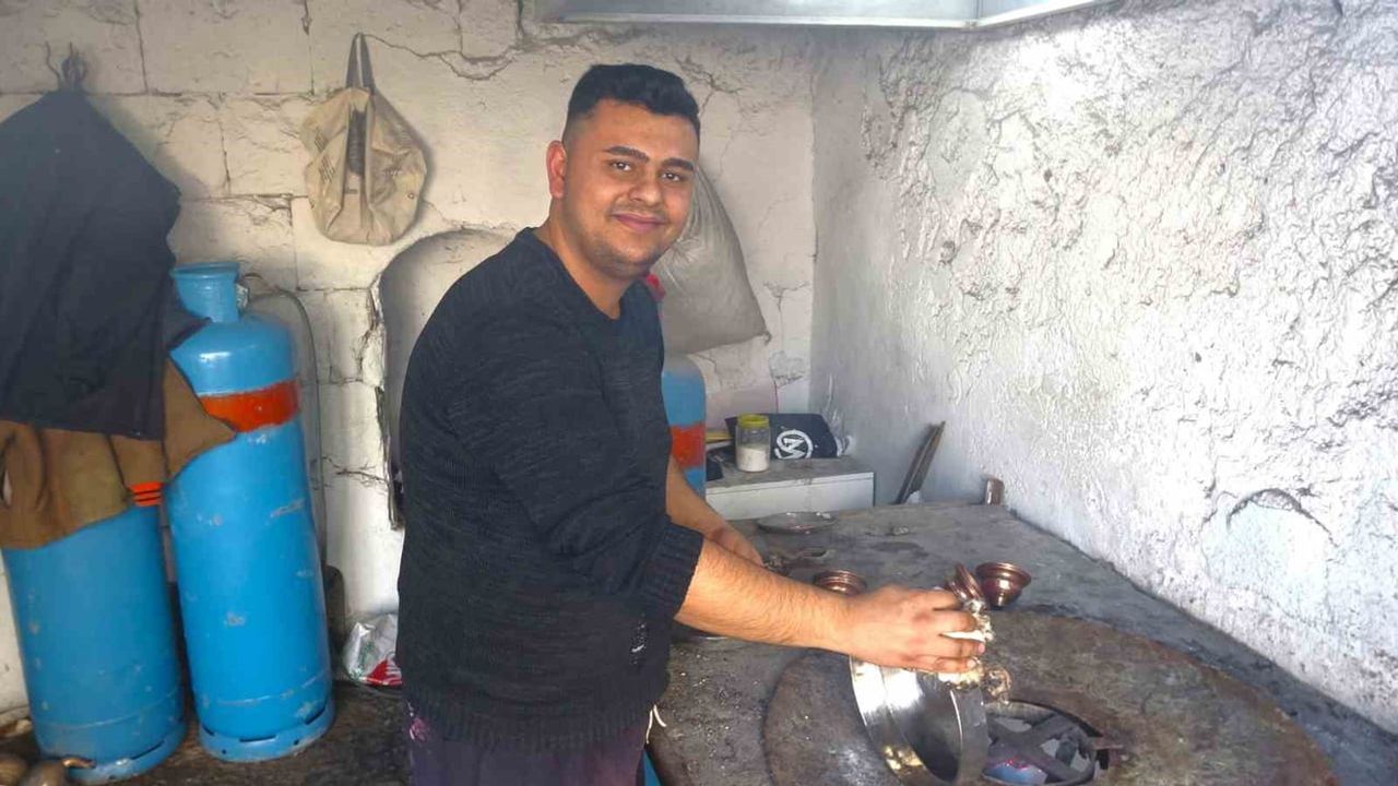 Baba-Oğul Kalaycılık Geleneğini Yaşatıyor