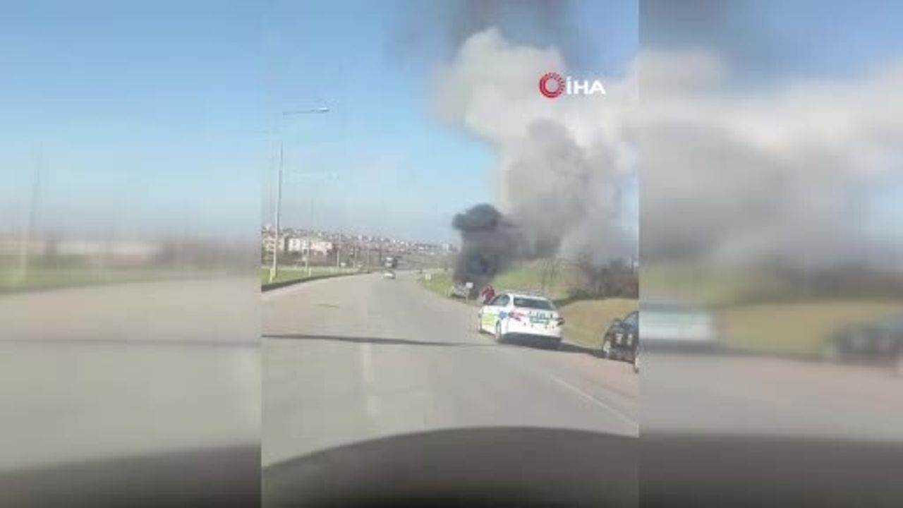 Babaeski'de Seyir Halindeki Otomobil Yangını