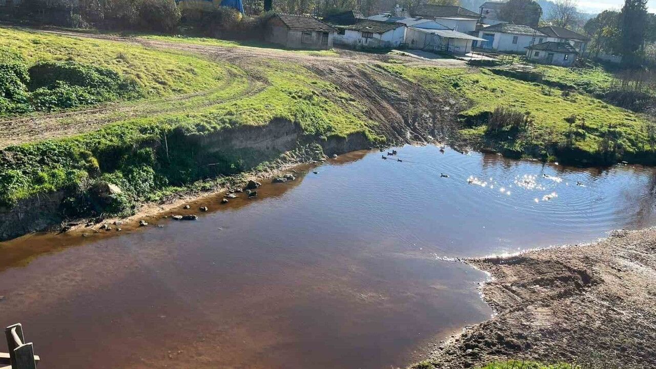 Babaeski'de Şeytan Deresi Kahverengiye Döndü