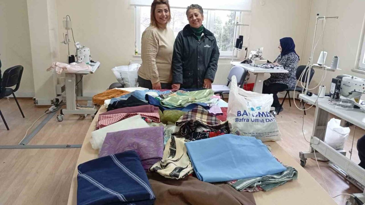 Bafra Umut Derneği'nden Kadın Kursiyerlere Dikiş Malzemesi Desteği