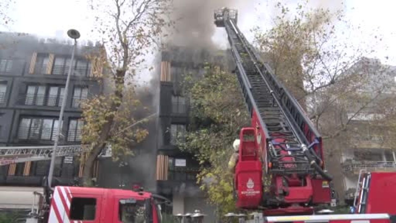 Bağdat Caddesi'nde Yangın Felaketi: 5 Katlı Bina Kül Oldu