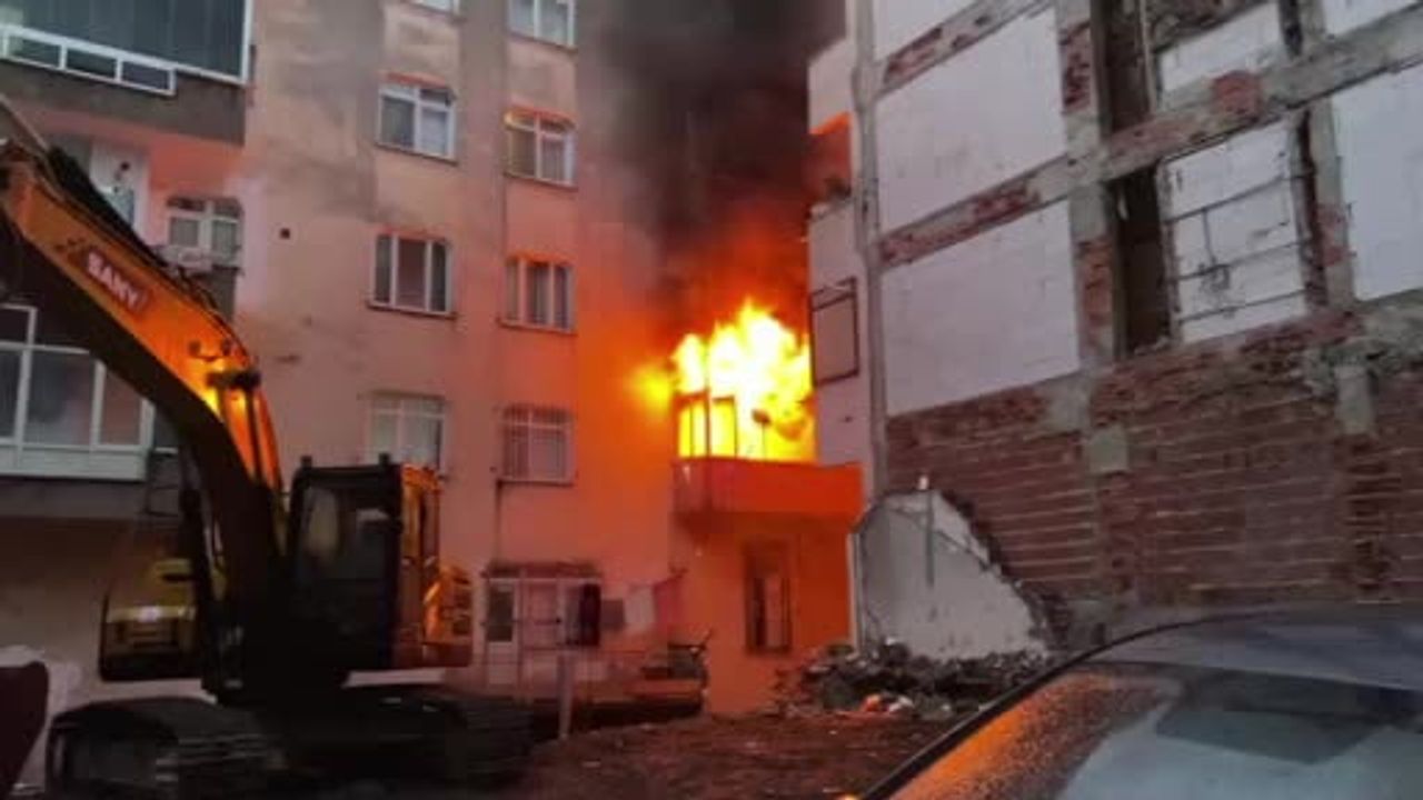 Bahçelievler’de Yangın Paniği: Daire Küllere Karıştı