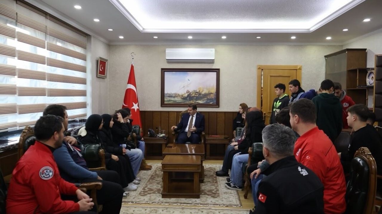 Bakan Yardımcısı Ayhan, Bayburtlu Gençler ile Bir Araya Geldi