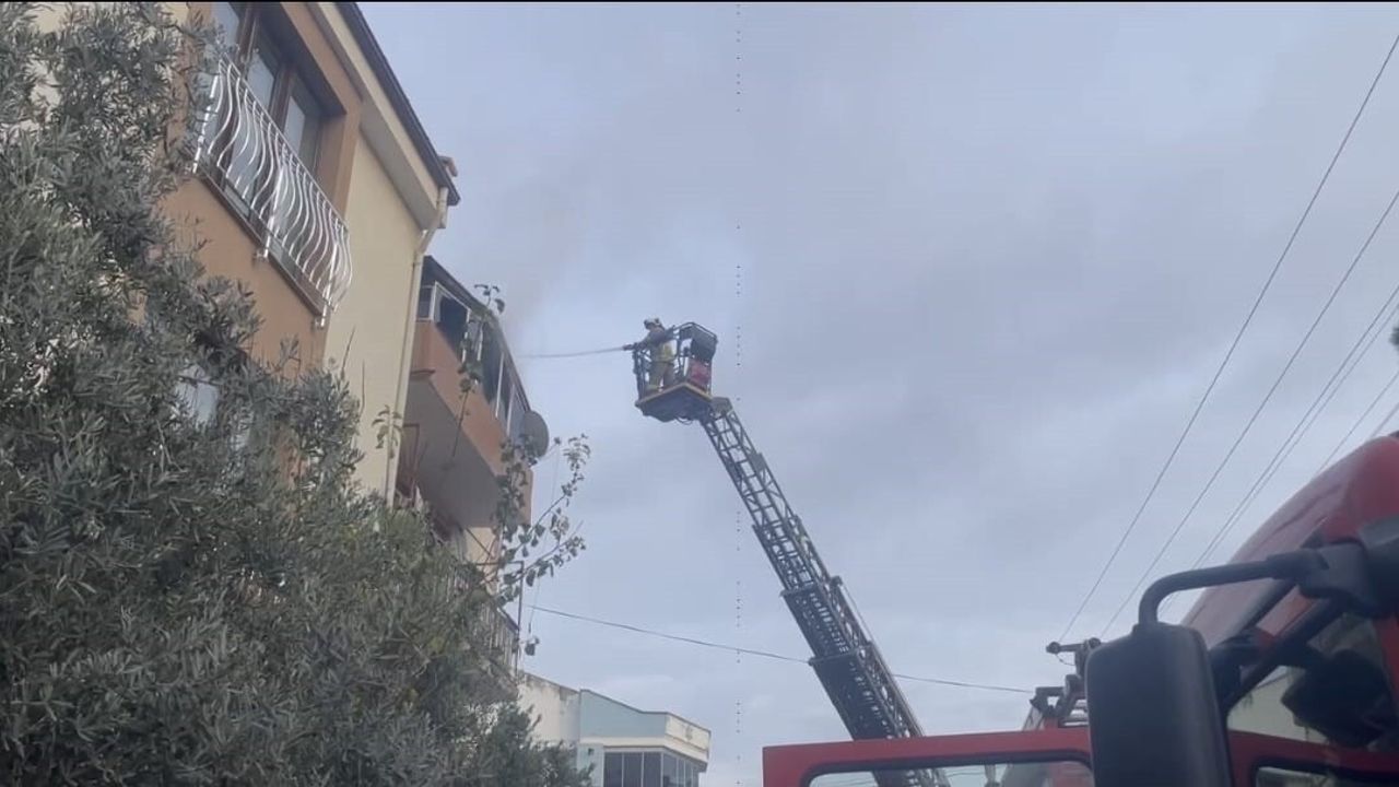 Balıkesir'de Çatı Yangını Kontrol Altına Alındı