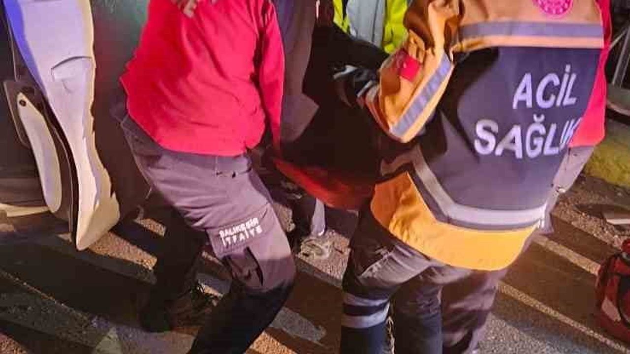 Balıkesir'de Tek Taraflı Trafik Kazası: 2 Yaralı