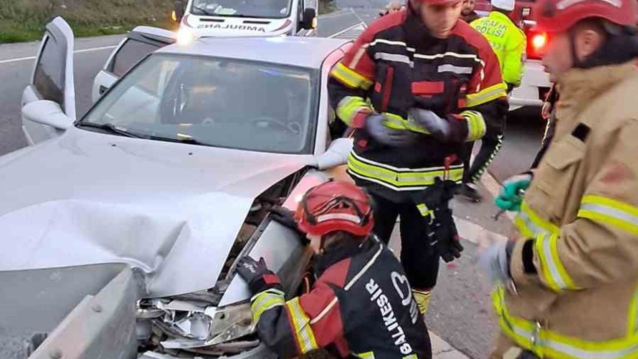 Balıkesir'de Trafik Kazası: 5 Kişi Yaralandı