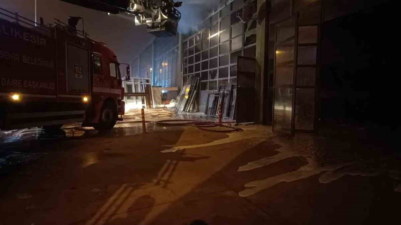 Balıkesir'de Yangın: Üretim Atölyesi Kullanılamaz Hale Geldi