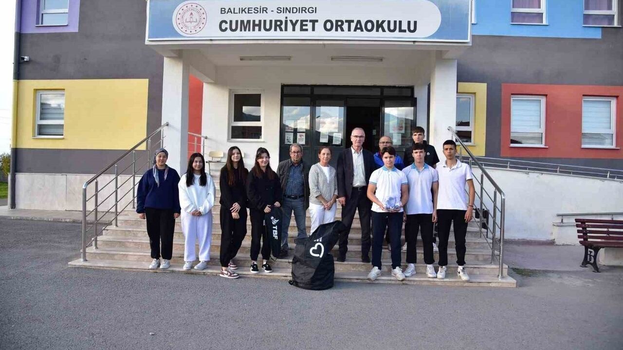 Balıkesir'den Spor Ekipmanı Desteği