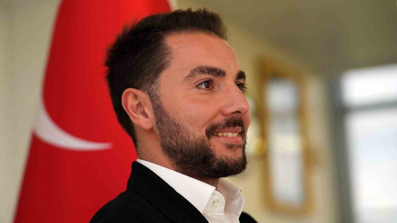 Barış Kanbak: Gençlere Şans Vermek Cesaret Gerektiriyor