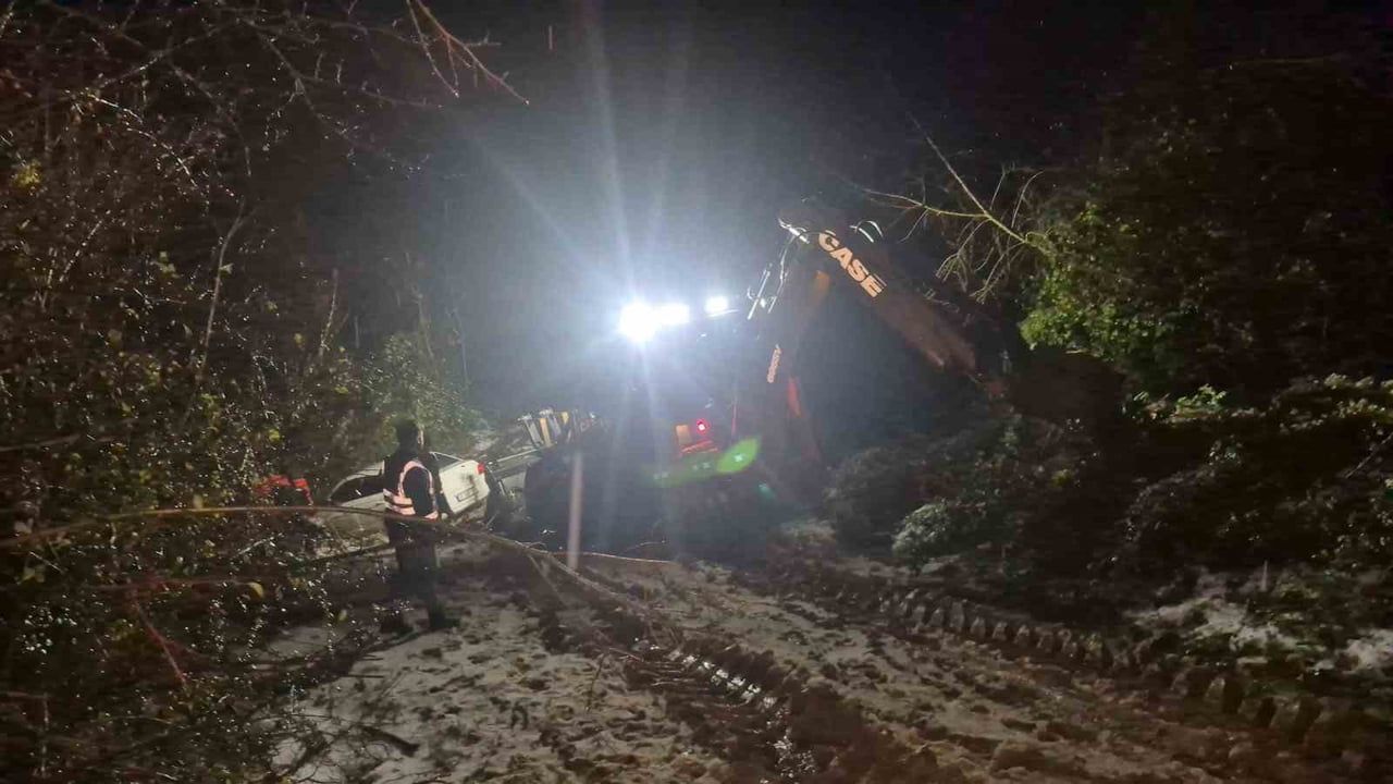 Bartın'da Kiralık Ev Ararken Mahsur Kalan Çift Kurtarıldı