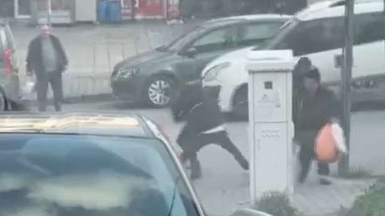 Başakşehir'de Çocuklar Arasında Kavga - Anlar Kamerada